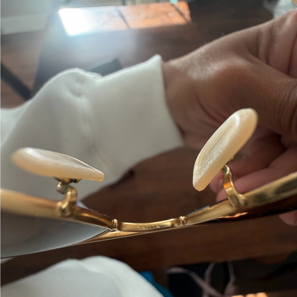 Woman’s Gold Rim Ray-Ban Aviator - Picture 5 of 5